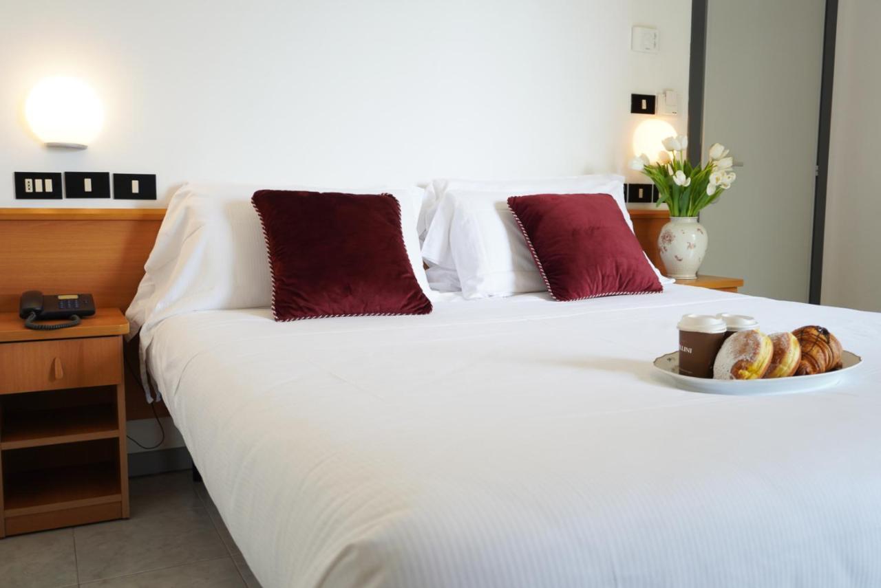 Hotel Sunset ริมินี ภายนอก รูปภาพ
