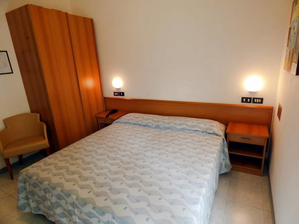 Hotel Sunset ริมินี ภายนอก รูปภาพ