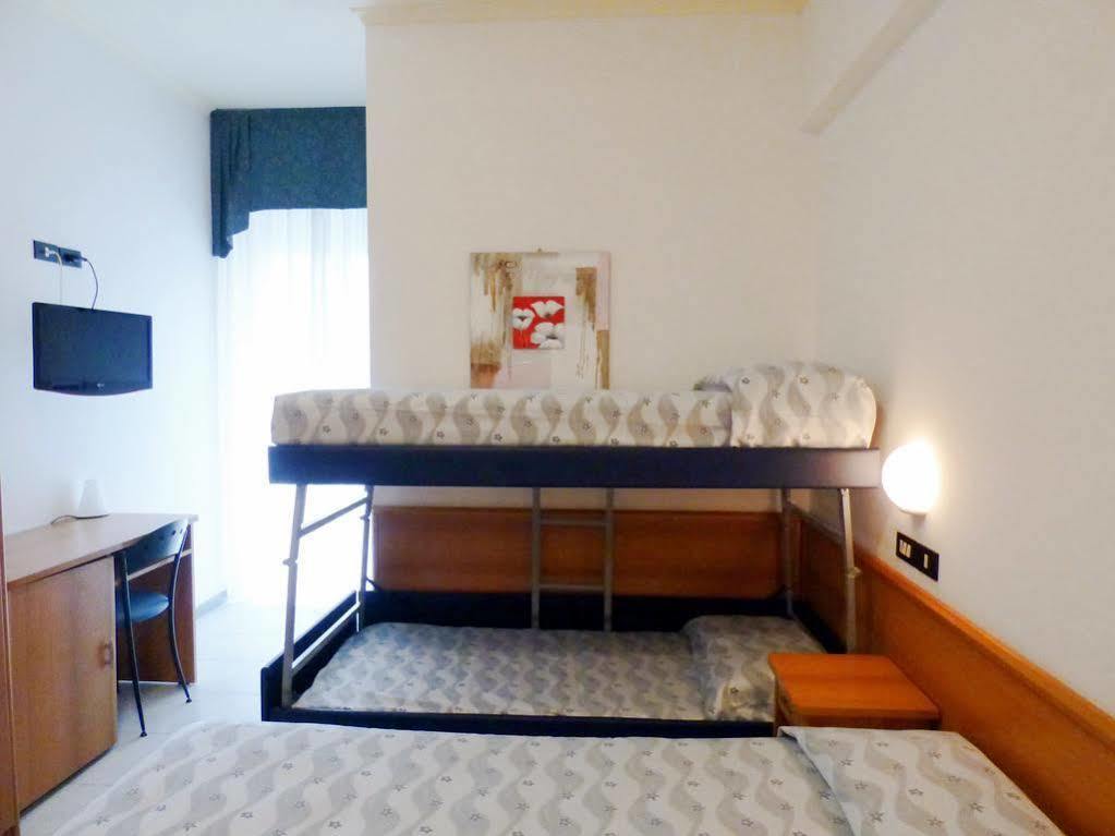 Hotel Sunset ริมินี ภายนอก รูปภาพ